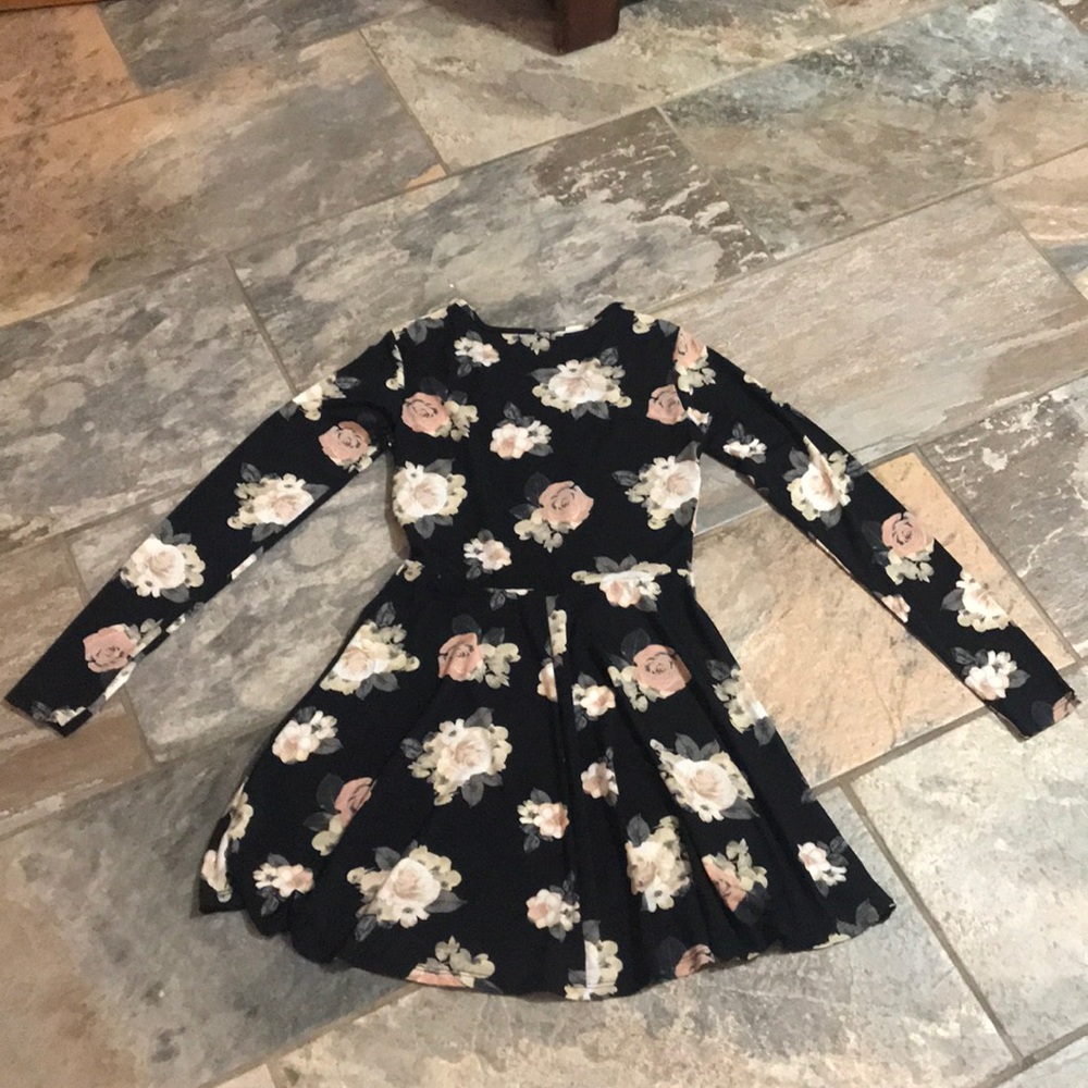 Dress - Picture 4 of 4